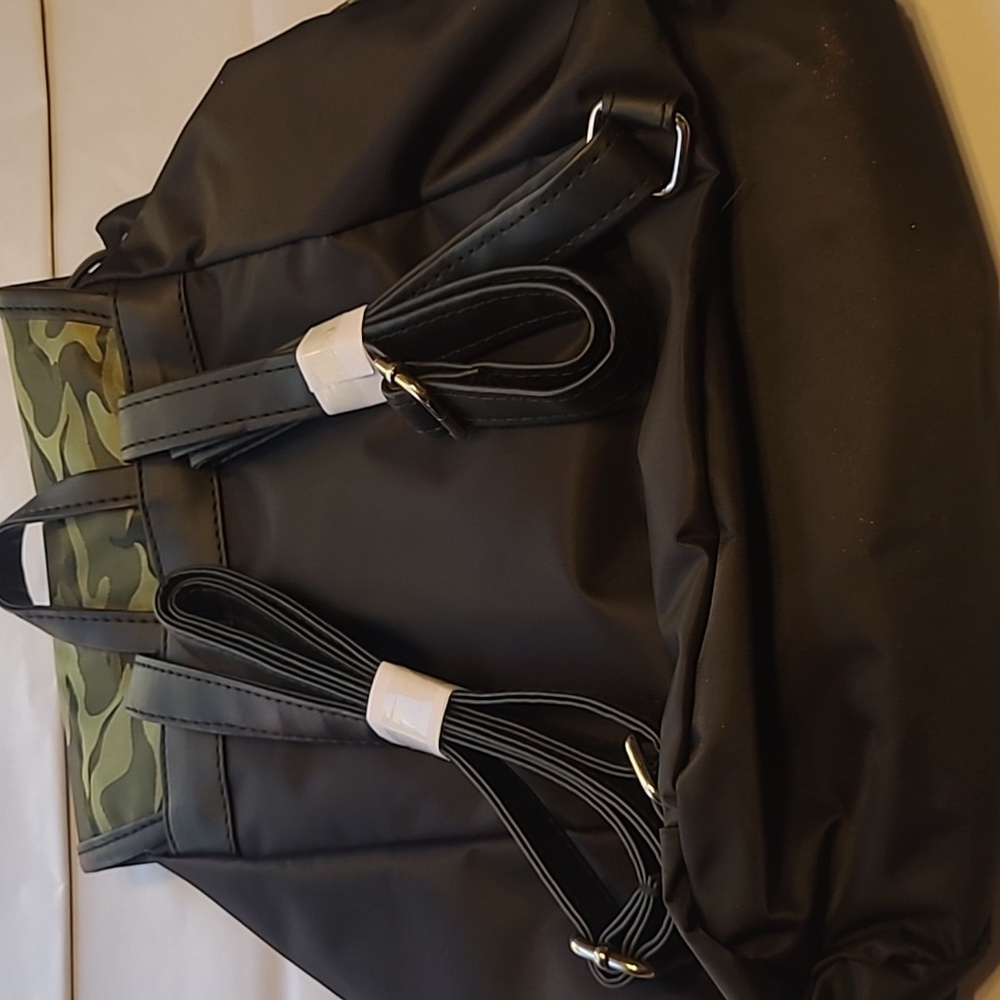 NWT Bodhi Unisex Drawstring Mini Backpack w/ Dual Zipper Pockets, Green Camo - Picture 2 of 6